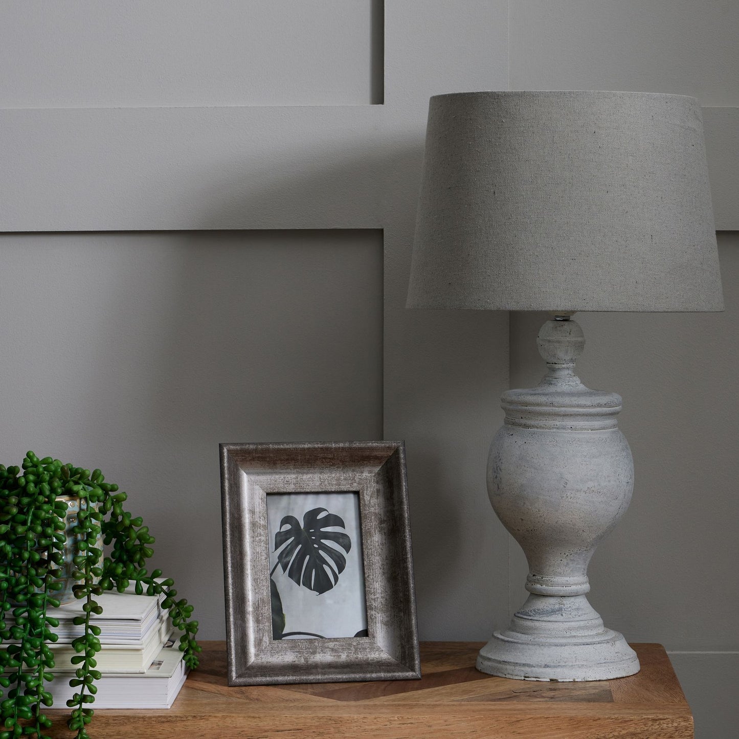 Uthina Table Lamp